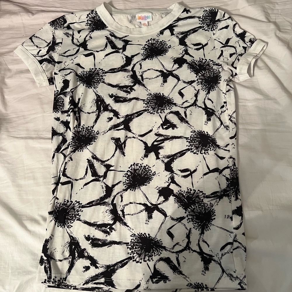 Black and white flower print t shirt